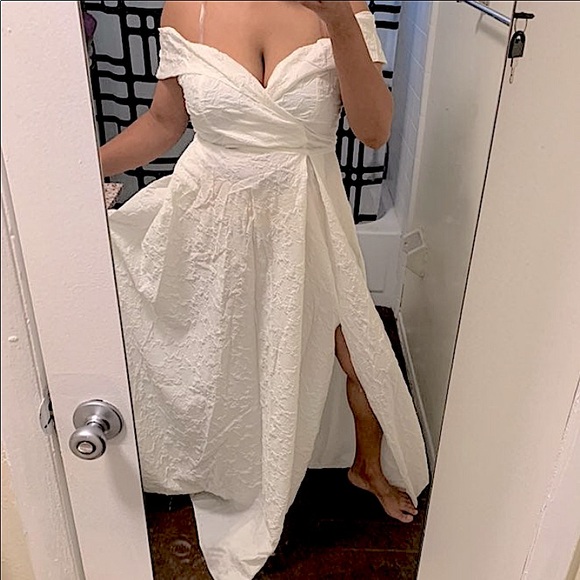 White Gorgeous Tea-Length Bridal dress - Picture 6 of 9